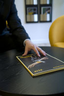 ACTA profilbillede brochure med haand