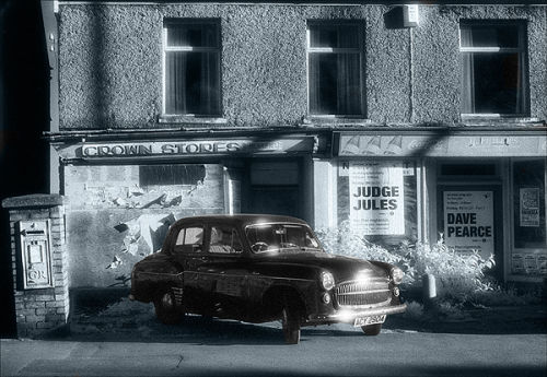Hillman ar Crown Stores toned