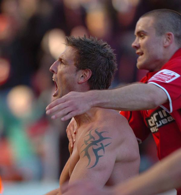 Steve Fletcher celebrates his goal against Grimsby Town - April 2009