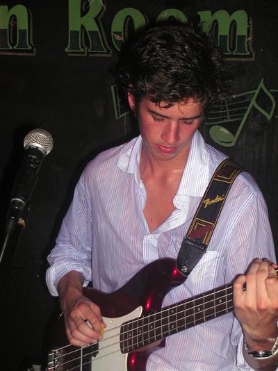Phil - Bassist