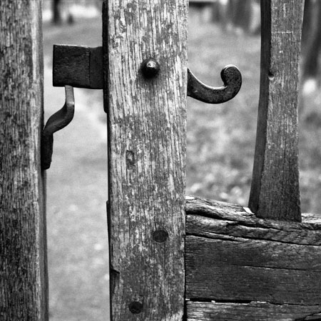 Gate latch