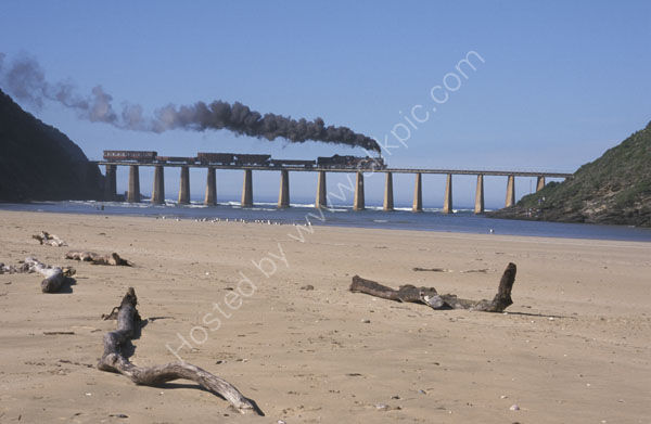 Kaaimans River Bridge .