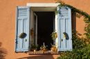 Les cigales - Isle sur la Sorgue shutters