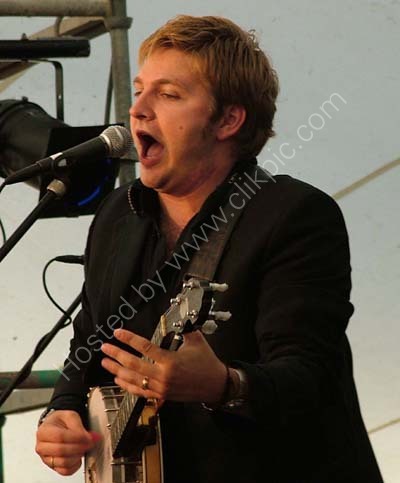 Peter Donegan, son of Lonnie. Lovely man, great musician.