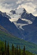Glacier contournant un îlot rocheux