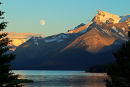 Lac Maligne et lever de pleine lune