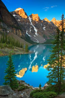 Lac Moraine à l'aurore