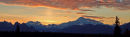 Mont Denali au coucher du soleil - pano