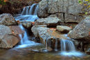 Cascade sur le ruisseau Des Chênes à l'automne