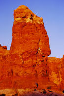 Alpinistes dans la section Windows au coucher du soleil - Arches NP, Utah