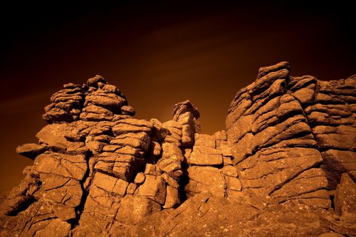 IR_Rocks_at_Hound_Tor_2