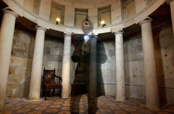  Marking the anniversary of the death of Robert Burns at The Burns Monument Edinburgh