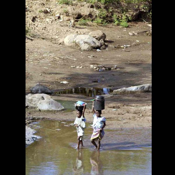 Children collect drinking water from river 