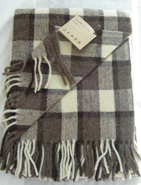 Shepherd's plaid.
100% natural lambs wool.
Colour: Brown, Ivory, Grey. 
Size: 1,90 x 1,40 m; 500g/m2.
Price: �80.50  

