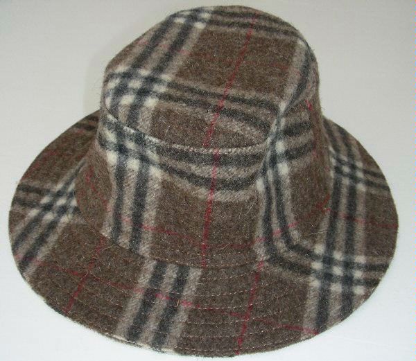 100% Wool handcrafted hat.
Size: M. WAS �15.00, NOW �10

