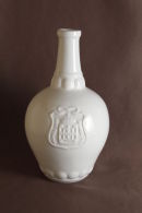 Porcelane from Viana do Castelo. Coat of Arms engraved.
�27.50