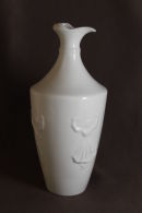 Porcelane bottle from Viana do Castelo.
�27.50