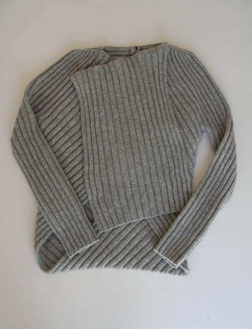 Venice asymmetric cardigan.
100% Wool.
Colour: Light Grey, dark brown or ecru
UK Sizes: 8-14 �85.00
