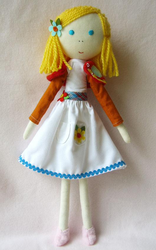 Matilde has a new red cap she is going to show it to her best friends. Do not change clothes.
Matilde is a handmade and one of a kind dolls.
40cm tall
�38.60
